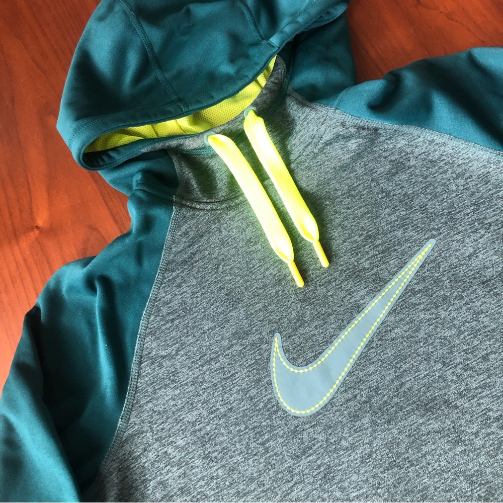 Nike Therma-Fit Hoodie Ladies Size Medium with Neon Green Details